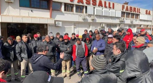 Los trabajadores de Vassalli llevan tres meses sin cobrar. Los trabajadores de Vassalli llevan tres meses sin cobrar.