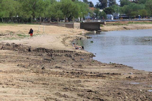 Paraná sin playas públicas al menos en el arranque de la temporada de verano
