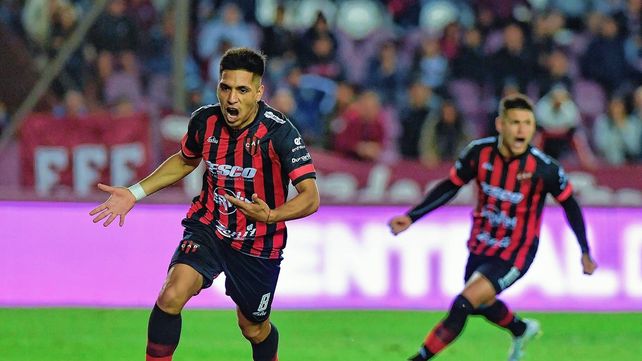 Patronato derrotó a Lanús por 1-0 y mantiene la esperanza de quedarse en Primera División.