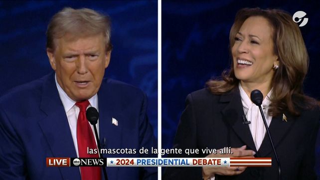 Momento cuando Trump menciona el caso de las mascotas que son comidas en Springfield y las risas de Kamala Harris.