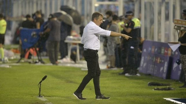 El DT Frank Kudelka deberá señalar con quiénes se quedará para afrontar desde el arranque un duro 2020.