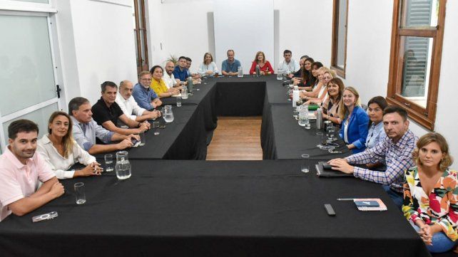 Fondos: la oposición pide actitud activa a Frigerio ante Milei