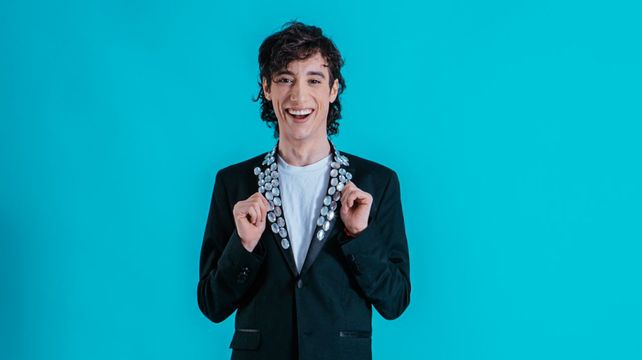 {altText(<p>De las redes a los escenarios: el humorista Lucas Spadafora llega este jueves a Rosario con su obra 