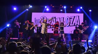 La banda rosarina Los Peñaloza se presenta en la Bolsa de Comercio de Rosario.