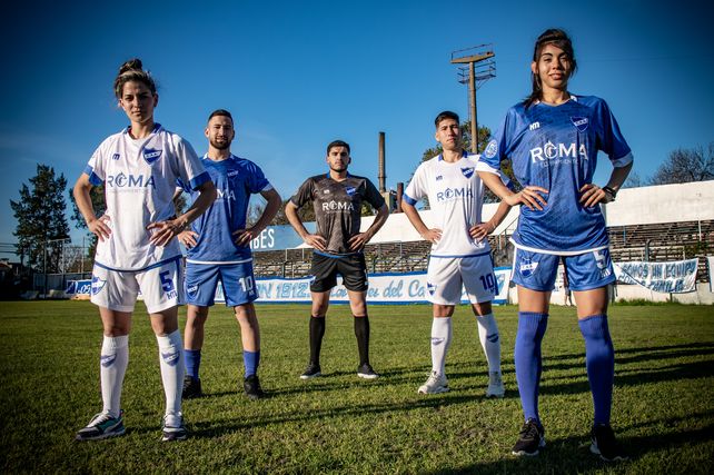 Pilcha nueva. Los planteles de Argentino  en la primera D y el fútbol femenino de AFA serán vestidos por la empresa HM Sport.