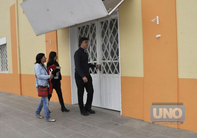 En el lugar. Observaron el sitio de los hechos denunciados. Foto UNO/Mateo Oviedo