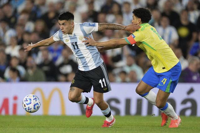 Thiago Almada convirtió el gol del triunfo en Uruguay. Ahora se convirtió en asistidor.