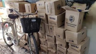 En la casa del Viejo Cantero se encontraron cajas de alimentos que distribuía la Municipalidad de Rosario.