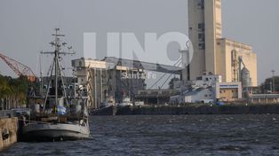 Arribó al Puerto un buque de la Armada Argentina que combatió en Malvinas