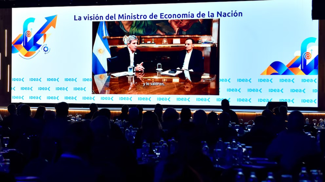 Luis Caputo dijo que el país “está mejor preparado que en octubre del año pasado” para enfrentar una turbulencia electoral en 2027.