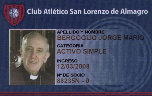 El carné que acredita a Bergoglio como socio azulgrana.