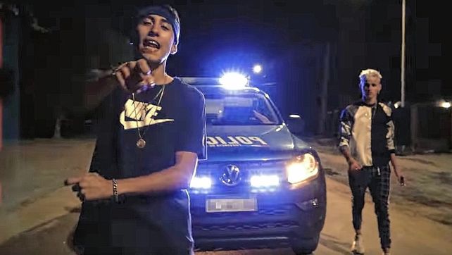 El video de los traperos donde aparecen los móviles de la policía
