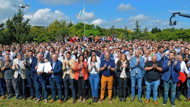El frente Unidos para Cambiar Santa Fe se presentó oficialmente en Cayastá. El frente Unidos para Cambiar Santa Fe se presentó oficialmente en Cayastá.