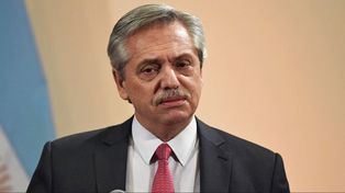 Alberto podría romper huevos para unir la masa desgranada