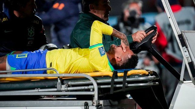 Neymar sufrió también la rotura de ligamentos en Brasil