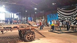 Se concretó la firma del convenio y los chicos podrán empezar con el armado de las carrozas.