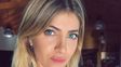 cande ruggeri publico una foto apenas tapada por una toalla y mostro un poco de mas