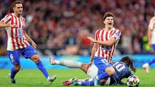 Con un gol de Julián Álvarez, Atlético de Madrid empató ante Arsenal por la ida de las semis
