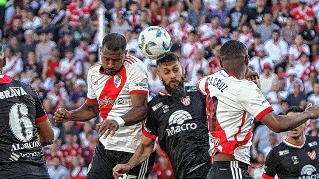 River igualó con Instituto y clasificó segundo en su zona.
