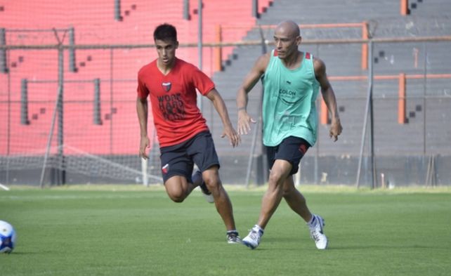 Práctica de fútbol para definir el equipo