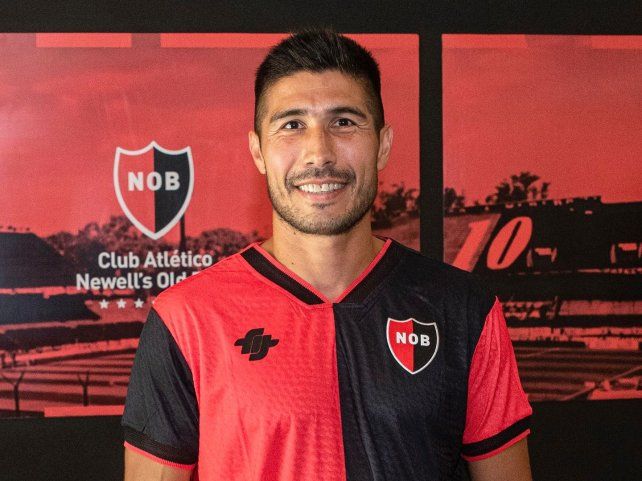 Luciano Lollo fue presentado como refuerzo en Newells. Fue pedido especialmente por el DT Soso.