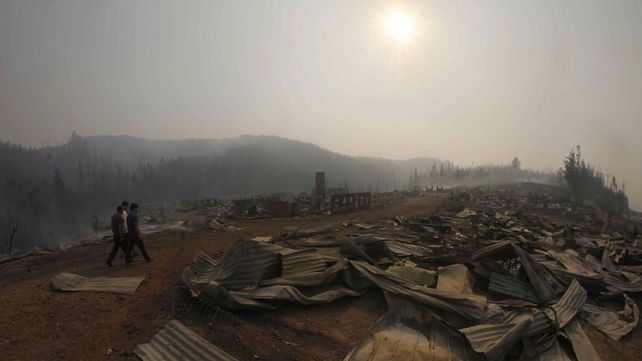 Las imágenes más estremecedoras de los incendios forestales en Chile