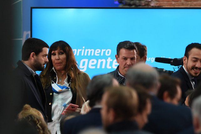 La suegra. En la asunción de Sergio Massa estuvo presente Moria Casán pareja de Fernando 