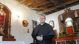 Un cura mendocino asegura que Francisco es un Papa ilegítimo