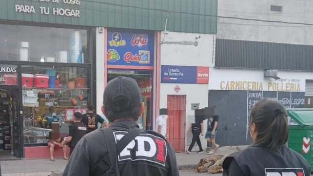 Ferretería baleada en Empalme Graneros. Personal de PDI realizó las primeras actuaciones en el lugar.&nbsp;