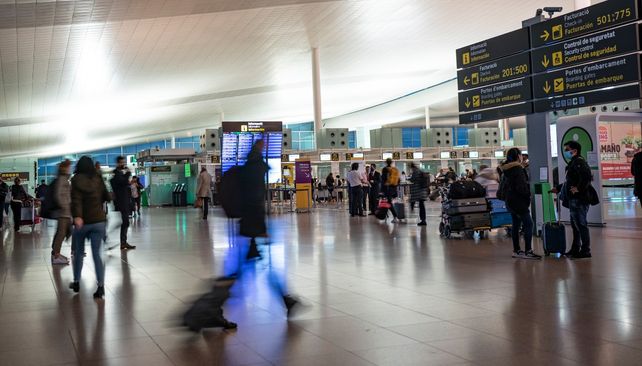 Vista del aeropuerto de Barcelona este miércoles. España reportó un caso de ómicron.
