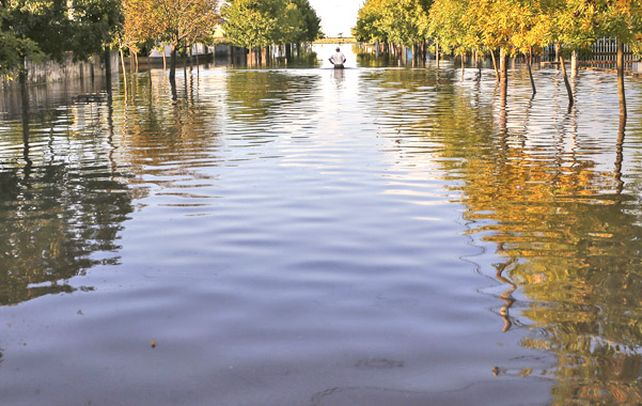 Desastre. El nivel del agua se mantiene en Idiazábal donde ya se cuentan cinco días sin precipitaciones.