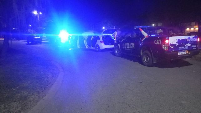 El auto de los delincuentes fue detenido en pleno centro de Funes