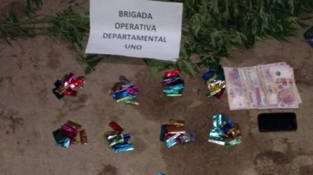 Madre e hija vendían droga y la escondían en una Biblia