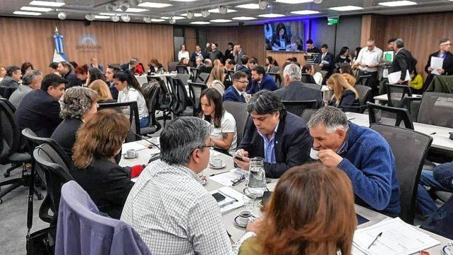 Los bloques opositores de la Cámara de Diputados avanzaron este martes con una nueva embestida contra el oficialismo.