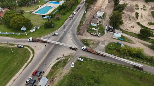 Un viaje de tres días: llegaron desde San Luis las tres primeras vigas de 30 metros para el nuevo puente santa Fe - Santo Tomé