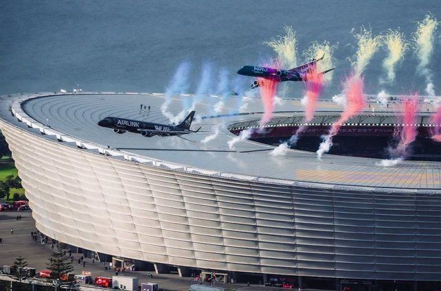 Investigan si fueron peligrosos los vuelos rasantes sobre un estadio sudafricano