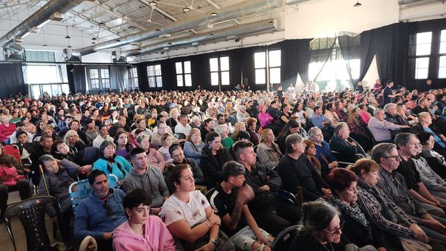 Muestra de fe. Los galpones de la ex Rural se volvieron a poblar de fieles que fueron a ver a Leda.