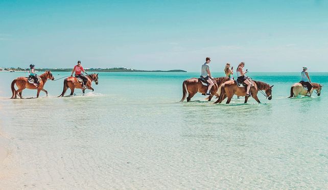 Aguas transparentes, arena blanca y naturaleza preservada distinguen a este archipiélago del Caribe.