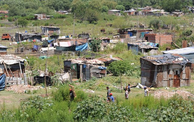La pobreza aumentó y afecta a cuatro de cada diez hogares