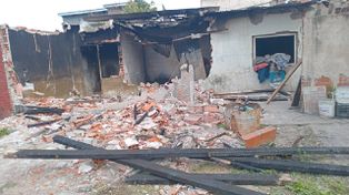 Una familia de zona oeste perdió todo por un incendio y apelan a la solidaridad para reconstruir su casa