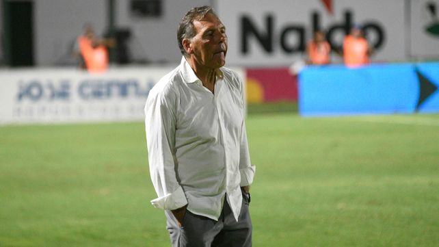 Russo no tiene muchas más opciones que la de Toledo. Es el cuarto partido al hilo que se ve en la obligación de cambiar.