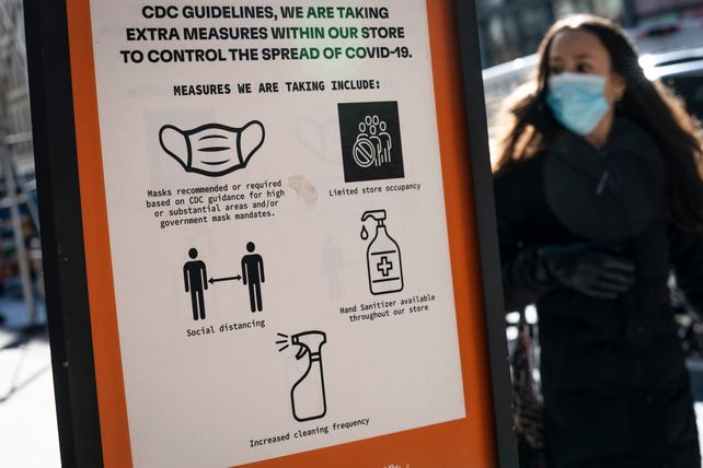 Cartel sanitario en el distrito del Soho luego de haber vivido la ciudad de NY los picos más graves de Covid.&nbsp;