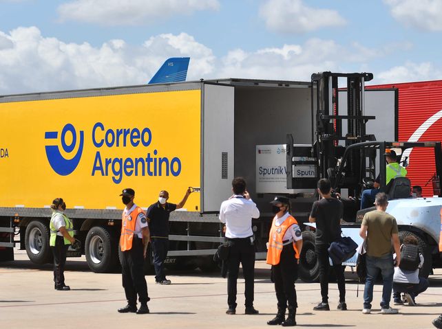 Un celoso operativo se puso en marcha ni bien el avión de Aerolíneas Argentinas llegó a Ezeiza.&nbsp;
