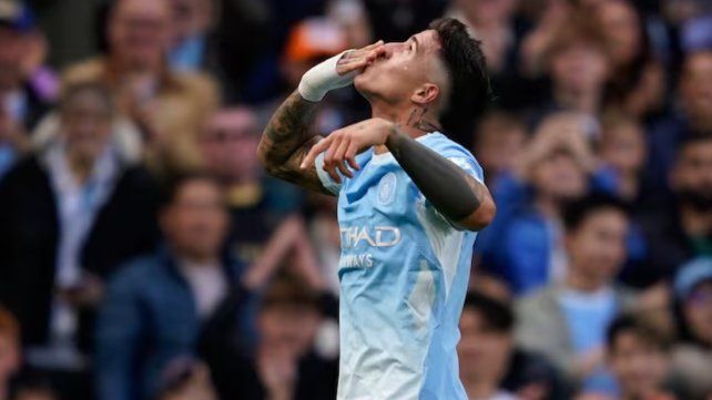 Manchester City venció 5-3 a Sunderland con un golazo de tiro libre de Enzo Fernández