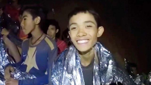 Rescataron a cuatro niños de la cueva de Tailandia, faltan ocho y el entrenador