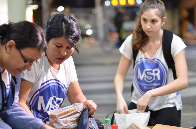 Militantes del Movimiento Solidario ultiman detalles ante la inminente llegada de las bajas temperaturas.&nbsp;