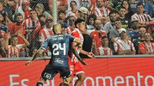 En un final polémico, Unión perdió con Huracán y sumó su tercera derrota al hilo