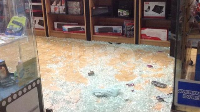 Detuvieron a dos delincuentes tras robar un local en el microcentro santafesino