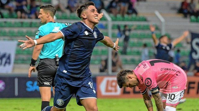 Gonzalo Ríos celebra el segundo gol de Independiente Rivadavia de Mendoza.&nbsp;