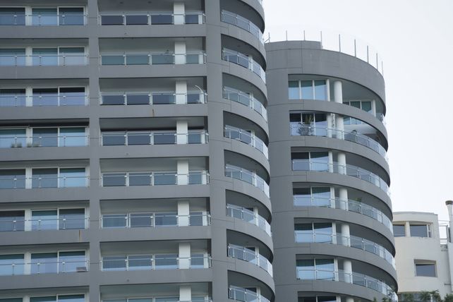 Casi todas las propiedades del mercado se tasan en dólares estadounidenses.